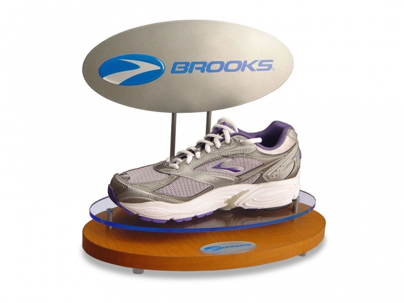 brooks-retail-display-shoe-riser